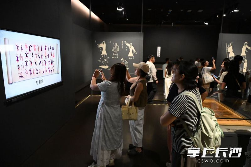 历经千年岁月的文物与典籍，无声地诉说着湖湘大地源远流长的中医药文化脉络。