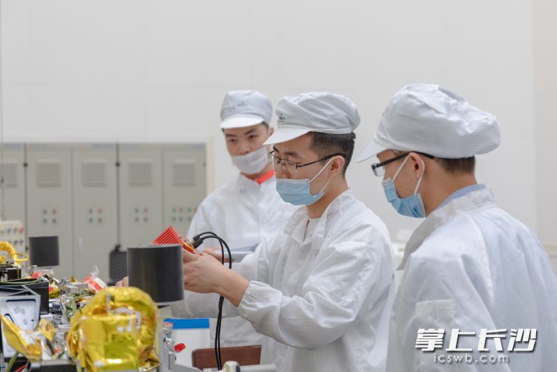 天仪空间的整星集成测试团队。通讯员 陈红微 供图