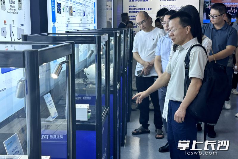 与会企业代表实地了解威胜控股各类产品，学习龙头企业的出海经验。