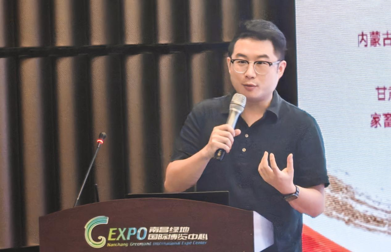 澳优乳品科学家高宇博士在第十七届中国奶业大会，发表《酶解工艺驱动羊乳酪蛋白功能升级：全球首款水解蛋白粉的制备与功效评价》主题演讲。 均为活动举办方供图