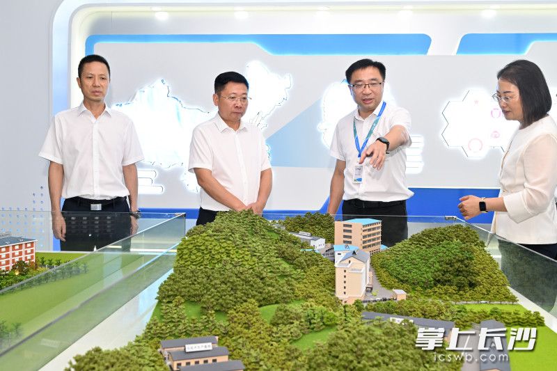 湖南普瑞玛药物研究中心有限公司调研现场。 均为长沙晚报全媒体记者 王志伟 摄