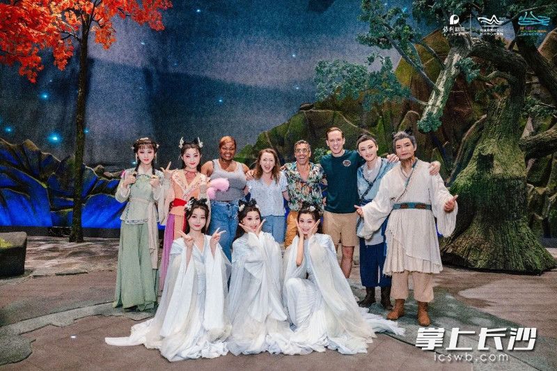 活动合影。 均为梅溪湖大剧院供图 活动合影。 均为梅溪湖大剧院供图