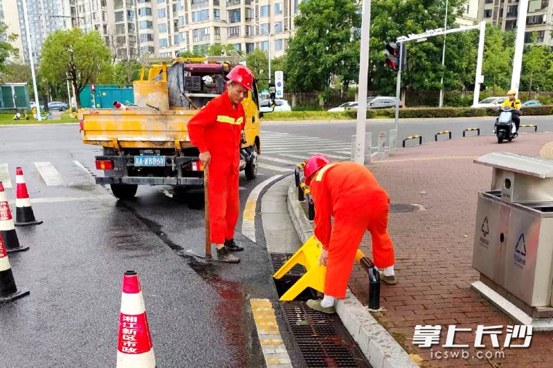 7月26日至27日，湘江新区积极对应台风“红霞”带来的强降雨天气，保障城市正常运营。通讯员 冯莹洁 供图
