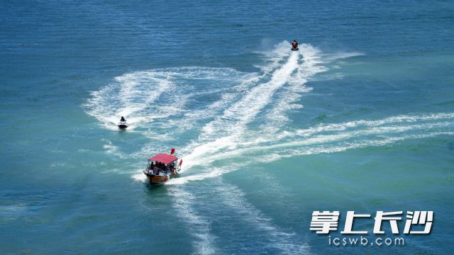 防范局地短时强降雨、雷雨大风等强对流天气对水陆交通、户外活动等的影响。长沙晚报全媒体记者 舒元臻 摄