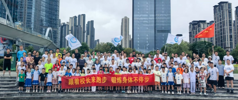 云溪湾社区居民积极参与公益晨跑，其中以6岁至14岁的青少年为主。