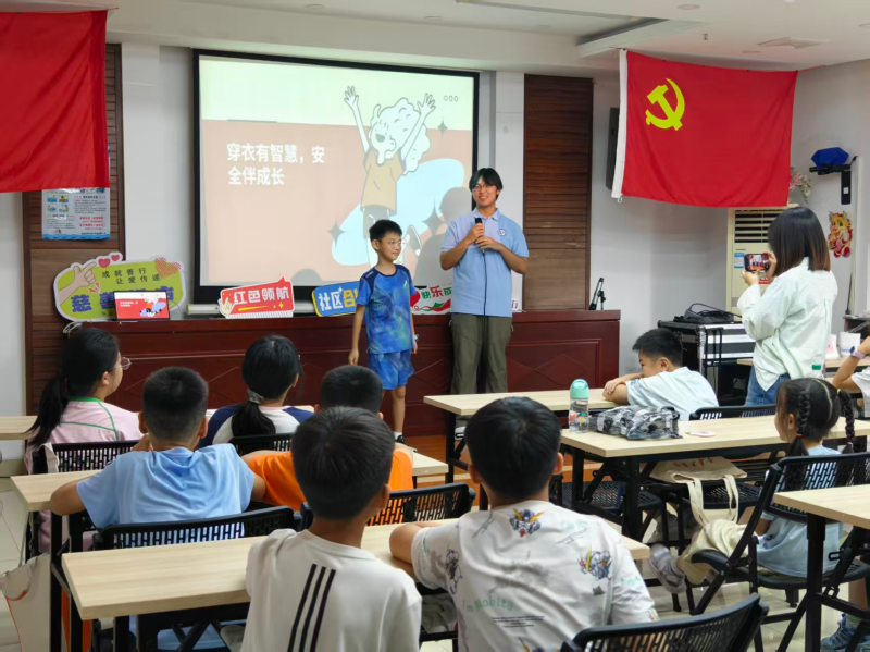 雨花区东山街道南雅社区关工委开设“托举未来”暑期公益爱心托管班。通讯员供图