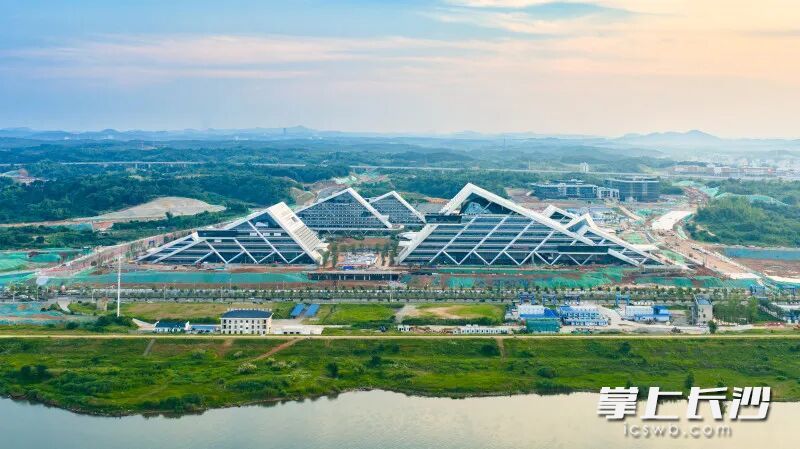 湘江科学城建设加速，一座引领未来的智慧之城跃然眼前。湘江早报全媒体记者 罗钟杰 摄