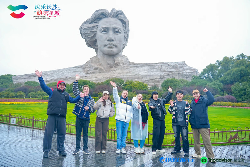 国外达人打卡橘子洲头。