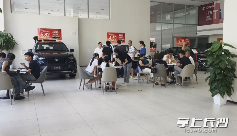 新车的集中上市不仅促进了销量的提升，更推动了新技术的广泛应用。长沙晚报全媒体记者 曹开阳 摄