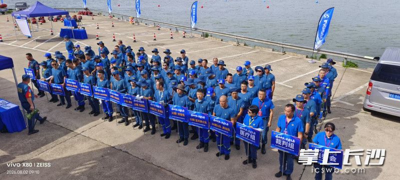集结待命。 除另注明外均为长沙晚报全媒体记者周小华摄