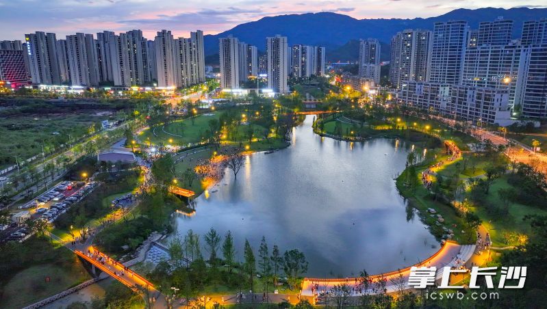 焕然一新的浏阳市济川河生态湿地。长沙晚报通讯员 彭红霞摄 焕然一新的浏阳市济川河生态湿地。长沙晚报通讯员 彭红霞摄