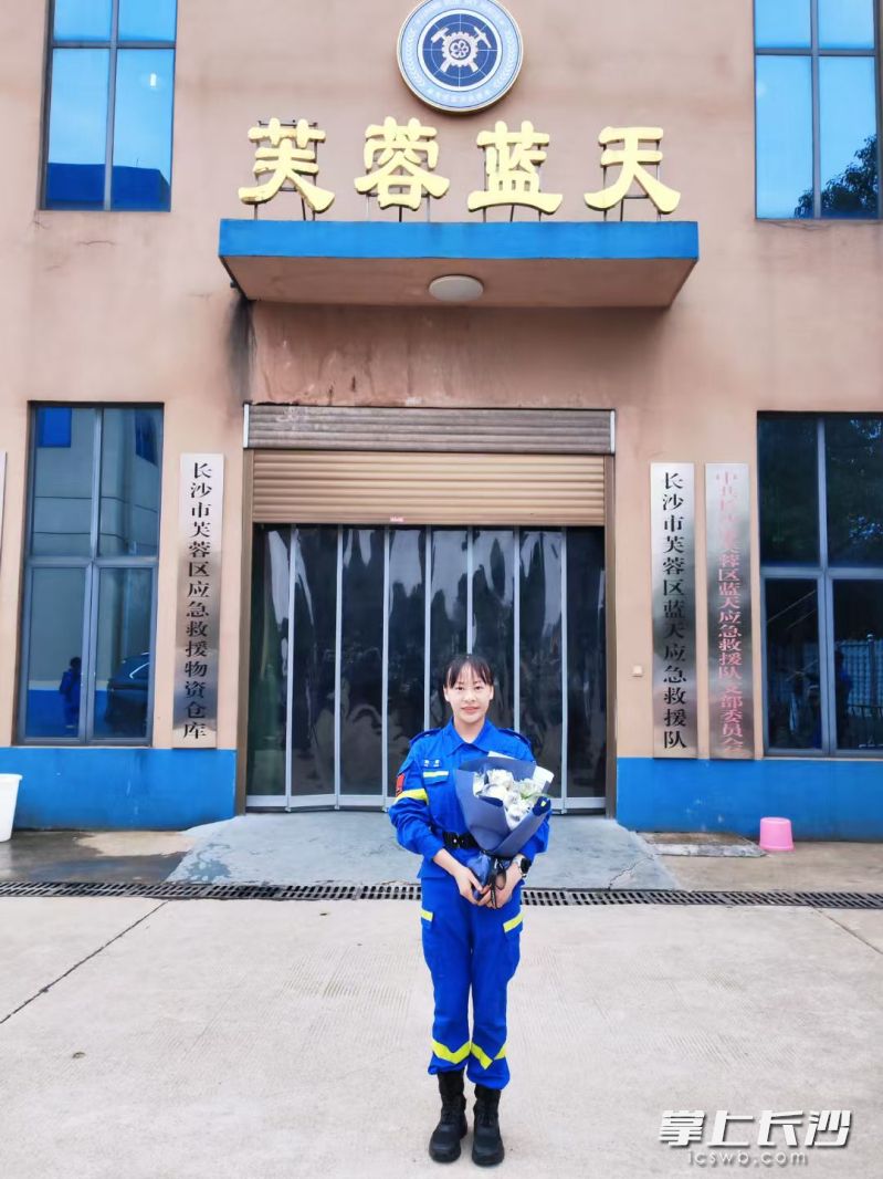 谢蔓。