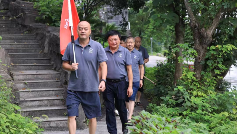 官渡镇关工委联合官渡冬泳分会暑假防溺水义务巡逻救援队开展水域专项巡查。通讯员供图