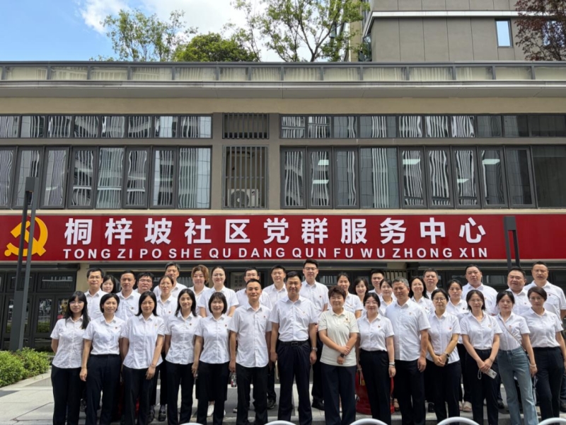 长沙公共资源交易中心与桐梓坡社区开展党建共建活动。均为通讯员供图