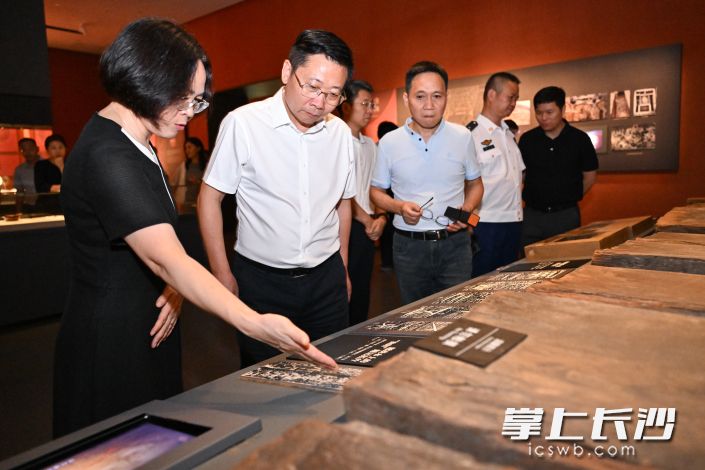 陈博彰在长沙博物馆调研。 均为长沙晚报全媒体记者 王志伟 摄