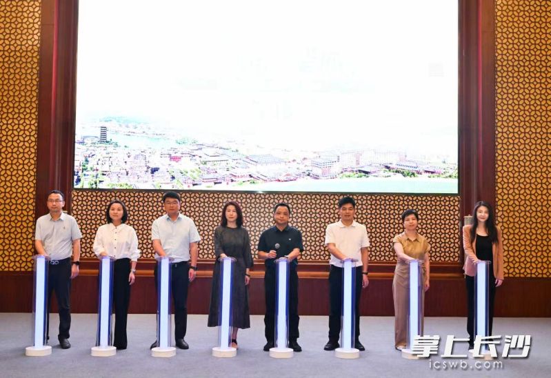 望城区“文旅望城”智慧服务小程序、“嗨望城”消费运营平台正式上线。 均为长沙晚报全媒体记者王志伟、实习生周久杰摄