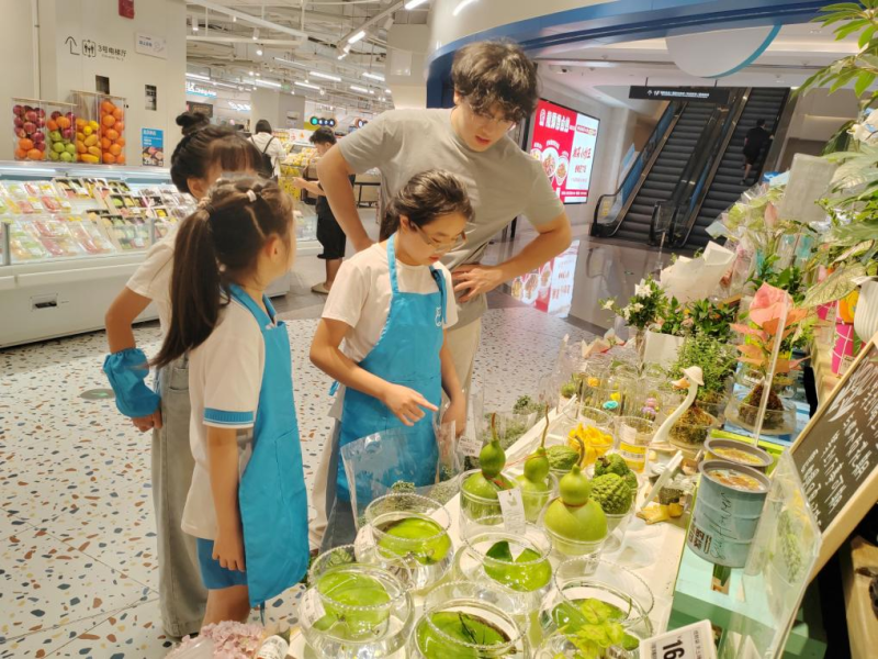 东澜湾社区开展“超市员的一天”青少年职业体验活动。通讯员供图
