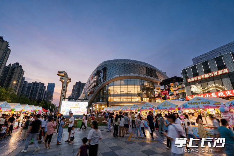 “玩在长沙 吃在星沙”2026长沙县夜市嘉年华正式拉开帷幕。 均为长沙晚报全媒体记者刘洋摄