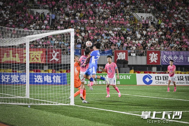 长沙队李悦宁头球破门，为长沙队再下一城。