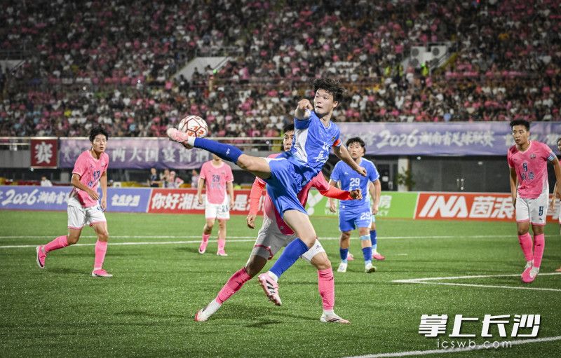 李章毓在比赛中。