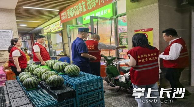 坚守夜间防线，常态化开展“两电”专项夜查。