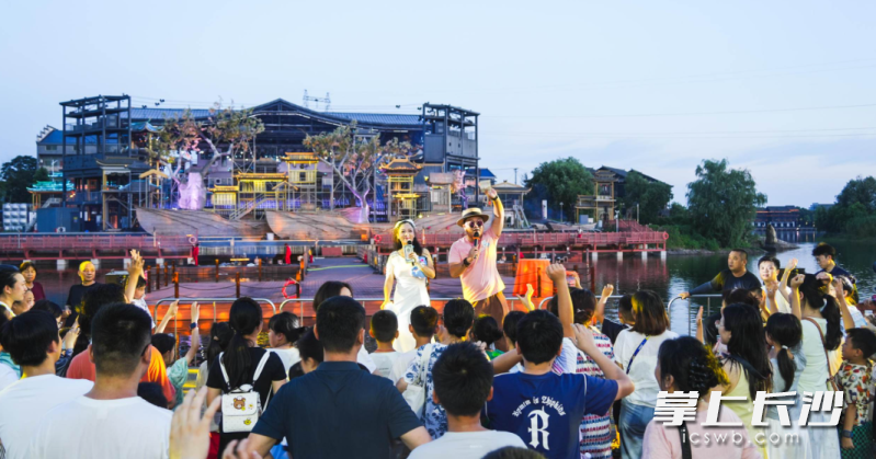 现场文艺表演。