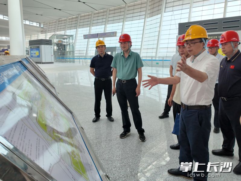 8月7日，市住建局检查组赴长沙机场改扩建工程项目调研建设情况及开展安全生产检查工作。  均为长沙晚报全媒体记者 刘嘉 摄