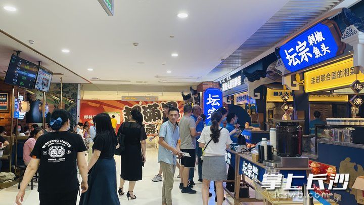 坛宗剁椒鱼头线下门店。