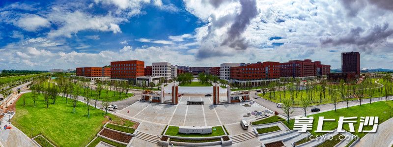 湖南大学科创港校区全新亮相，今年9月将正式投入运营。均为长沙晚报全媒体记者 曾灵 通讯员 范龙贵 摄影报道