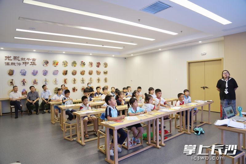 《非遗通识教育》读本试教学。 均为长沙晚报通讯员杨曦供图