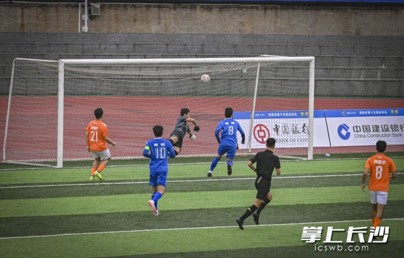 长沙队黄毅破门。 均为长沙晚报全媒体记者余劭劼摄