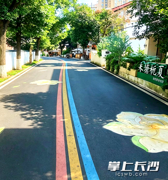 整条街巷以栀子花作为设计主线。