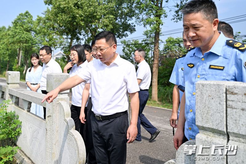 8月17日，市委副书记、市长陈博彰以“四不两直”方式，调研督导生态环境保护工作。 长沙晚报全媒体记者 王志伟 摄