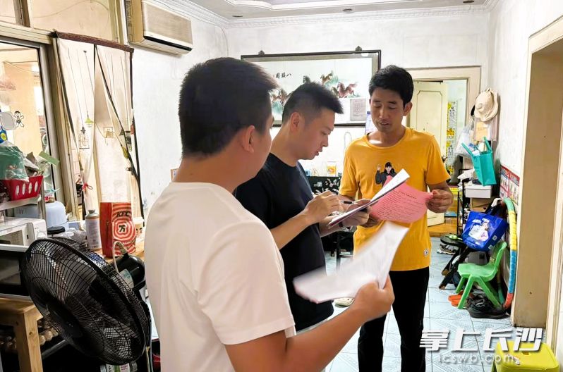 通泰街街道开展“敲门”行动，消防安全知识全覆盖送达。