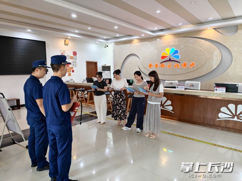 图为消防宣传现场。 通讯员 刘方正 摄
