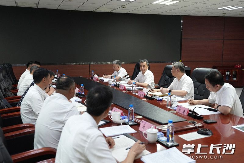 陈竞主持召开座谈会。 均为长沙晚报全媒体记者 郭雨滴 摄