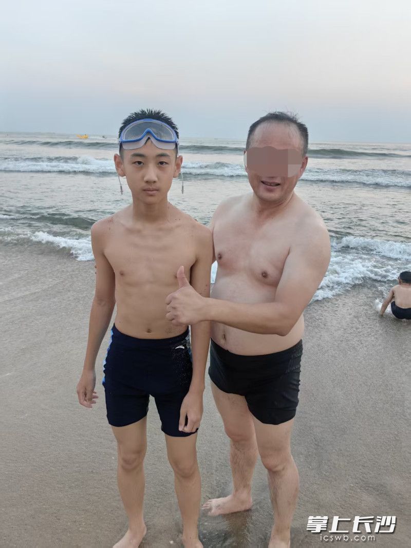 被救者为王植兴（左）点赞。 均为受访者供图