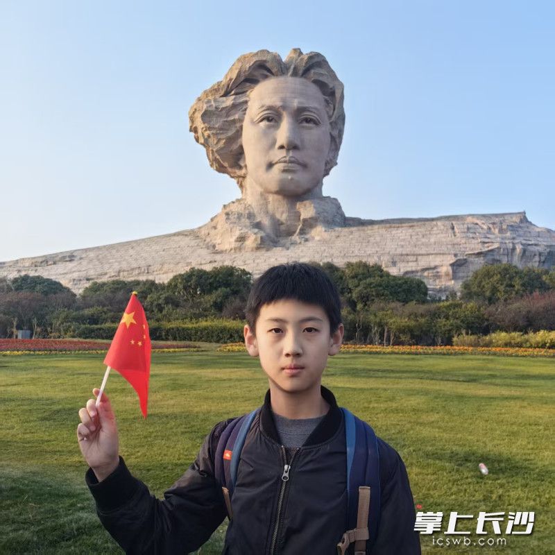 王植兴在长沙橘子洲头。
