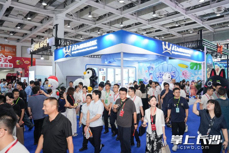 大王山国际旅游度假区展位前人气满满。通讯员 吴劲蕾 供图
