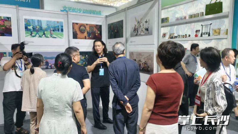 嘉宾观展。均为主办方 供图