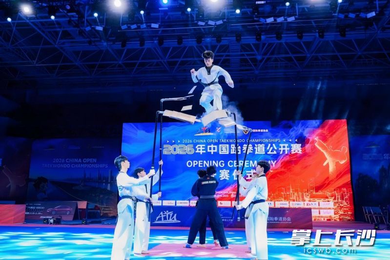 开幕式上演高难度表演。均为主办方 供图
