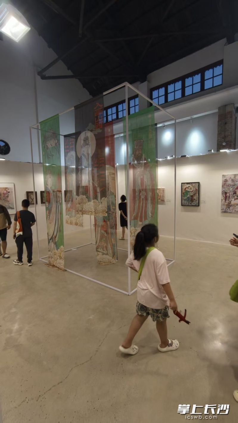 市民观展。均为长沙晚报全媒体记者 宁莎鸥 摄