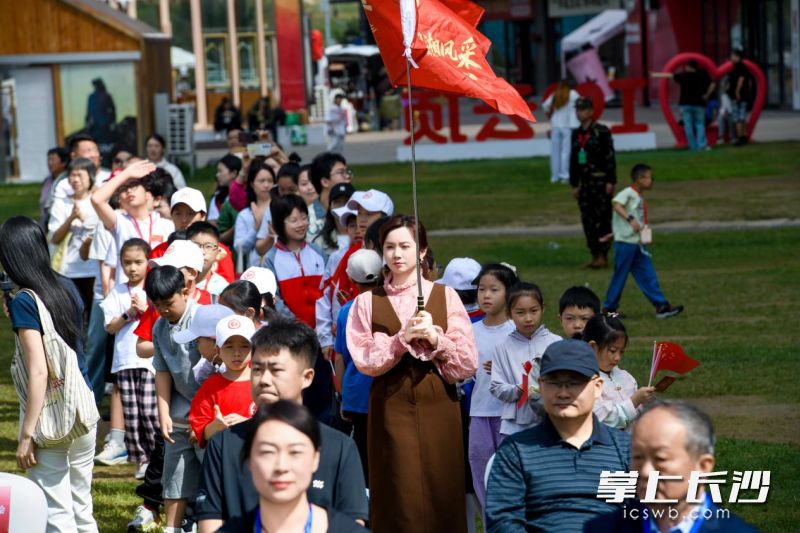 湖南选手组成的方阵走进现场。
