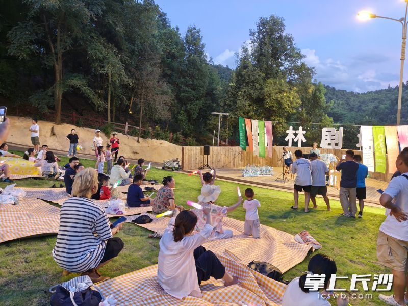 艺术山谷森林剧场人气火爆。