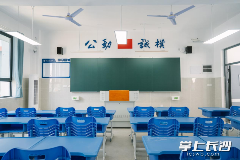 宽敞明亮的教室。 宽敞明亮的教室。