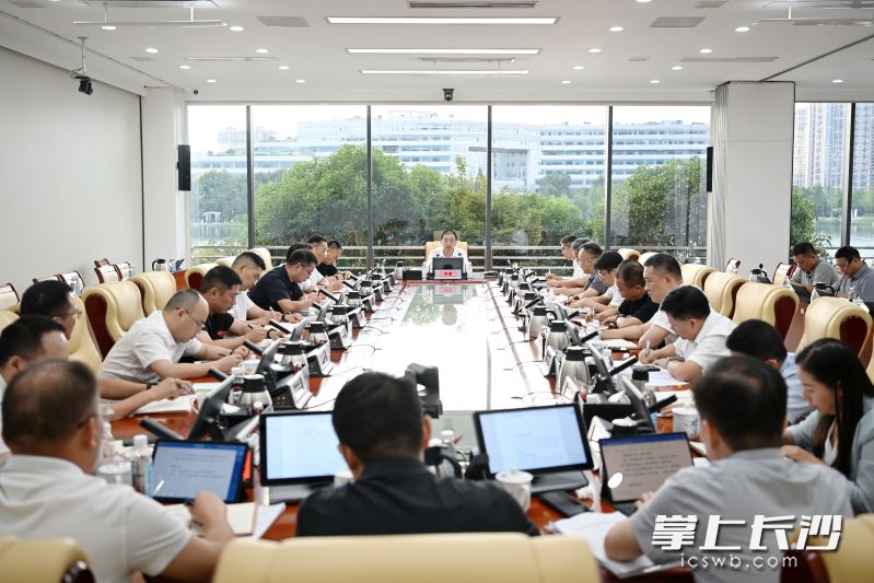 8月27日，长沙市委副书记、湖南湘江新区（长沙高新区）党工委书记、岳麓区委书记周健主持召开湖南湘江新区生态环境保护委员会专题会议。湘江早报全媒体记者 张圣贺 摄