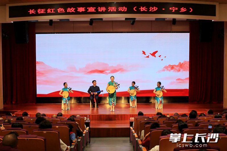 优秀讲解员依次登台，带来系列长征主题红色故事。长沙晚报全媒体记者 张禹 通讯员 佘沛夫 摄影报道