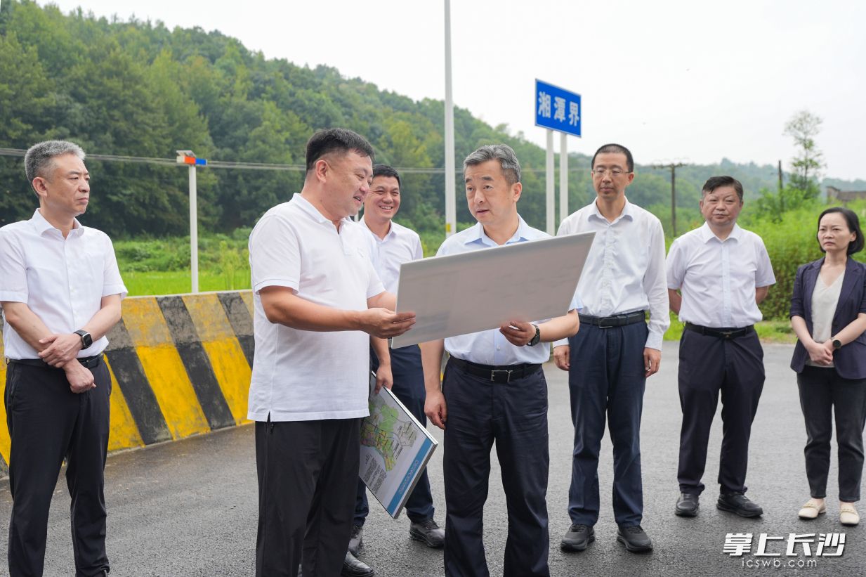 8月30日，副省长、市委书记陈竞开展“以‘一座城’理念提升长株潭一体化发展水平”专题调研，经科创大道抵白庭路。