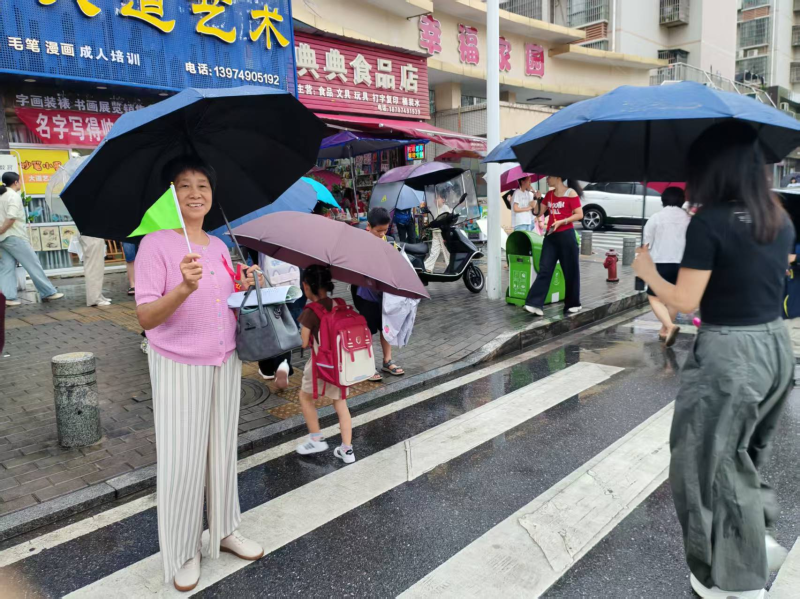 白马桥街道关工委开展专项护学志愿服务行动。通讯员供图