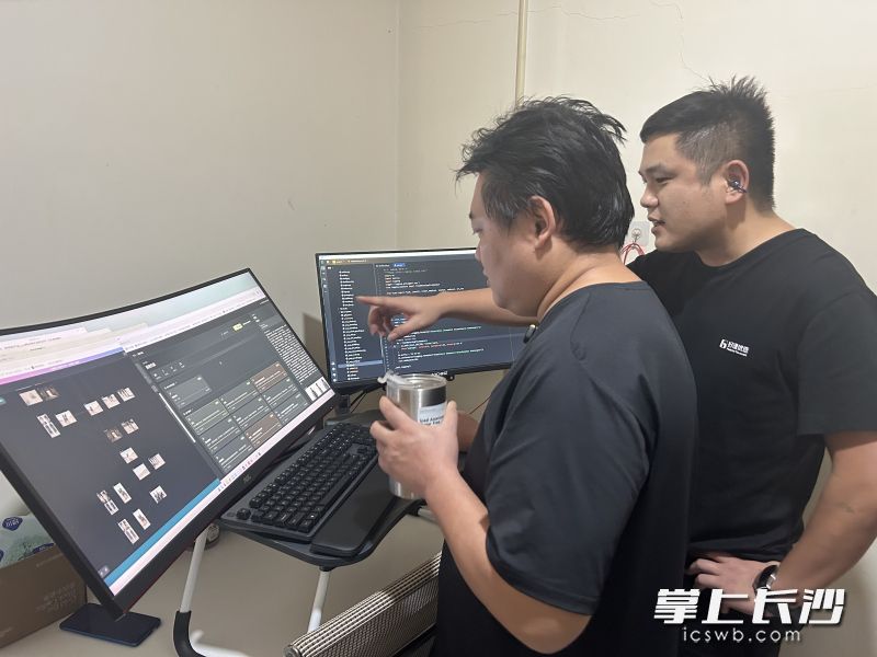 好课优选拥有自主研发团队，打造了实时解答、智能推荐等系统。湘江早报全媒体记者 黄荣佳 摄